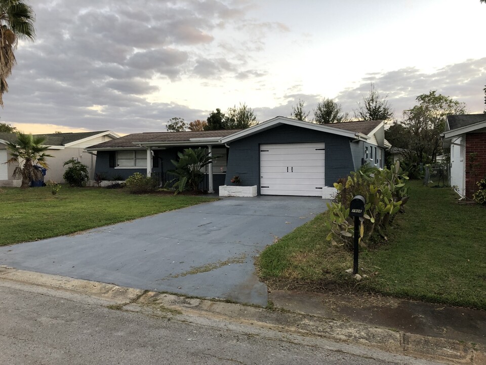 7906 Datura Ln in New Port Richey, FL - Building Photo