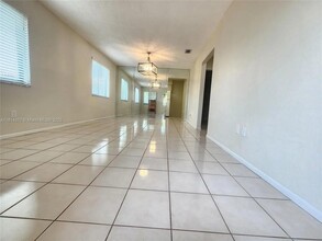 9253 SW 39th St in Miami, FL - Building Photo - Building Photo