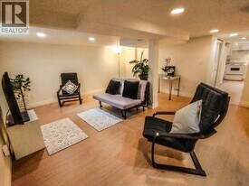 737 Robinson St in Coquitlam, BC - Building Photo