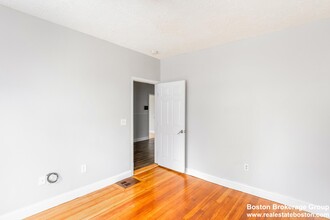 17 Cawfield St, Unit 2 in Boston, MA - Building Photo - Building Photo