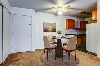 Cedar Creek Apartments in Okemos, MI - Foto de edificio - Building Photo