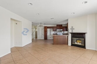 1365 Valley View Ave in Norco, CA - Foto de edificio - Building Photo