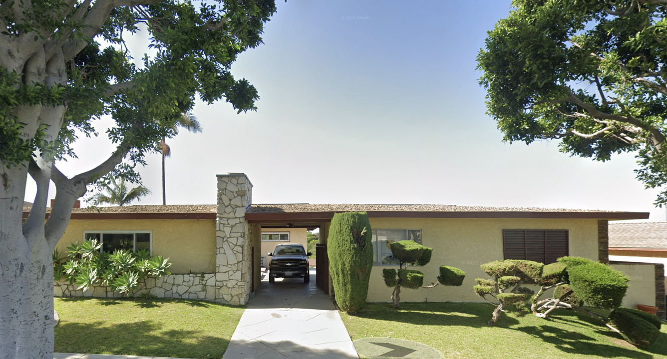 2401 W 102nd St in Inglewood, CA - Building Photo