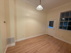 82 6th St in Cambridge, MA - Foto de edificio - Building Photo