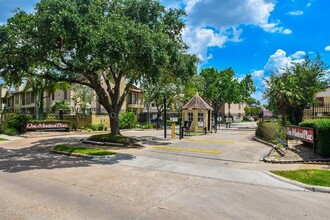 2120 El Paseo St in Houston, TX - Building Photo - Building Photo