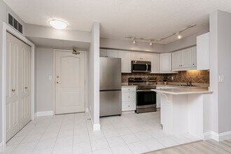 9741 110 St NW, Unit 202 in Edmonton, AB - Building Photo - Building Photo
