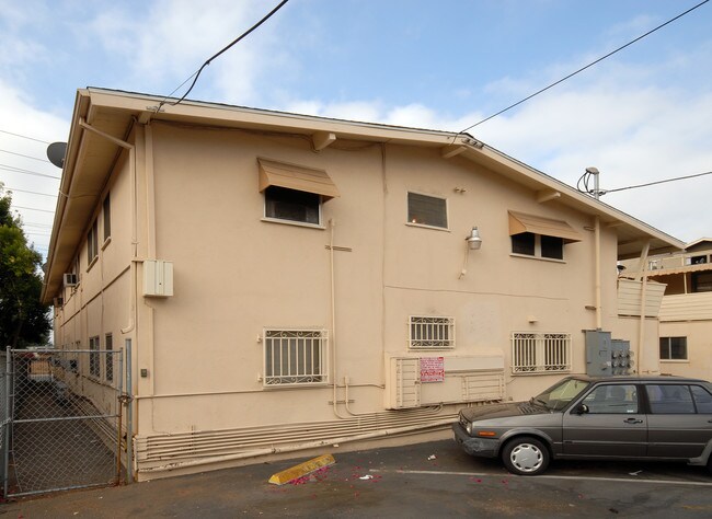 11919 Vanowen St in North Hollywood, CA - Foto de edificio - Building Photo