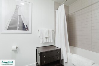 1419 24th Ave, Unit 324 in Seattle, WA - Foto de edificio - Building Photo