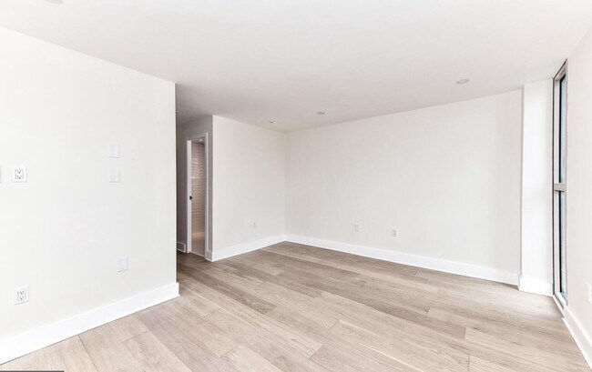 2500 N Van Dorn St, Unit 1002 in Alexandria, VA - Building Photo - Building Photo
