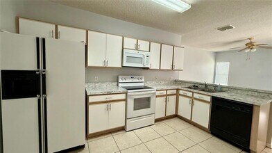 526 Maricopa Dr in Kissimmee, FL - Building Photo - Building Photo
