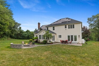 745 Cook Hill Rd in Cheshire, CT - Building Photo - Building Photo