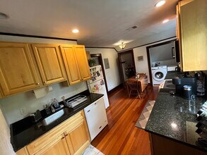 17 Clark Rd in Brookline, MA - Foto de edificio - Building Photo