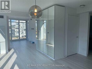 80 Queens Wharf Rd in Toronto, ON - Building Photo - Building Photo