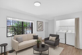 6667 Miller Dr in Miami, FL - Building Photo - Building Photo