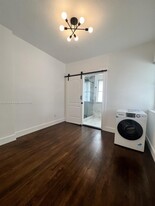 557 Meridian Ave, Unit C in Miami Beach, FL - Building Photo - Building Photo