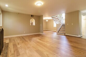 8 Staunton Ct in Farmington, CT - Building Photo - Building Photo