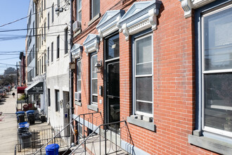 218 Jefferson St in Hoboken, NJ - Building Photo - Building Photo