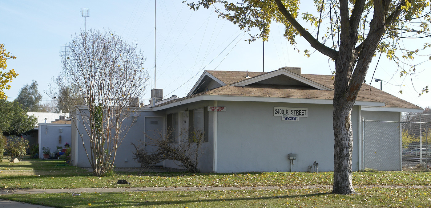 2400-2426 K St in Merced, CA - Foto de edificio