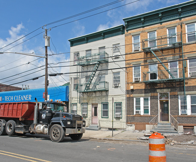 609 Central Ave in Union City, NJ - Building Photo - Building Photo