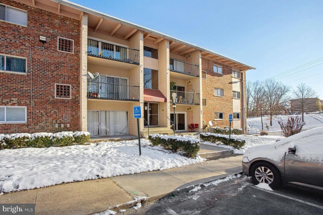 7507 Riverdale Rd in New Carrollton, MD - Foto de edificio