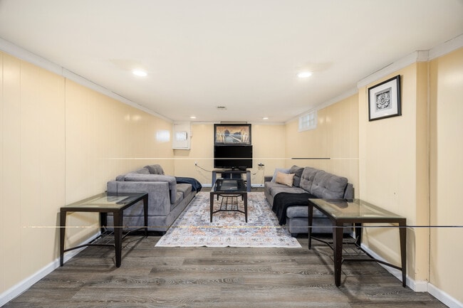 1427 E Deshler Ave in Columbus, OH - Building Photo - Building Photo