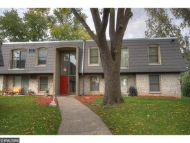 709 11th Ave S, Unit 6 in Hopkins, MN - Building Photo