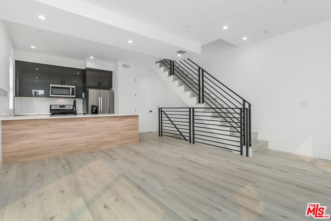 property at 522 Wilton Pl