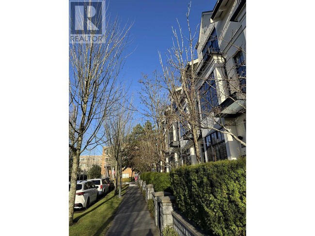 6288 Eagles Dr in Vancouver, BC - Building Photo - Building Photo