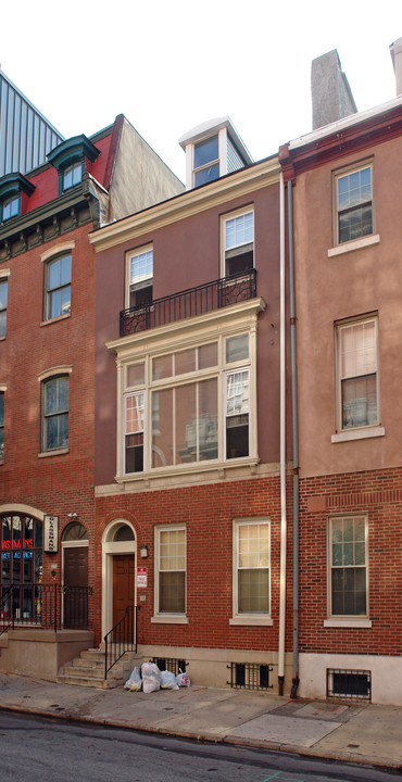 233 S 13th St in Philadelphia, PA - Building Photo