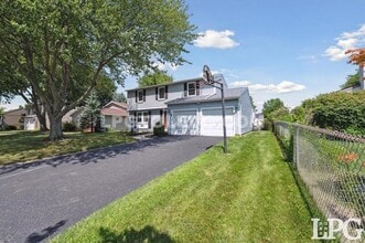 2121 Bromford Rd in Maumee, OH - Building Photo - Building Photo