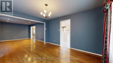 11 Briarcliffe Crescent in Vaughan, ON - Building Photo - Building Photo