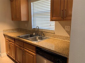 8475 SW 94th St in Miami, FL - Building Photo - Building Photo