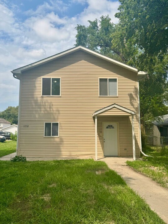 2228 Orchard St in Lincoln, NE - Foto de edificio