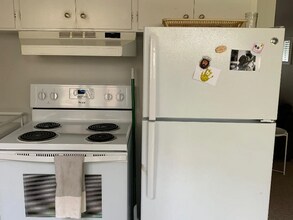 21521 73rd Pl W in Edmonds, WA - Foto de edificio - Building Photo