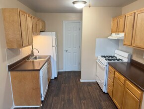 Century Square Townhomes in Taylor, MI - Building Photo - Building Photo