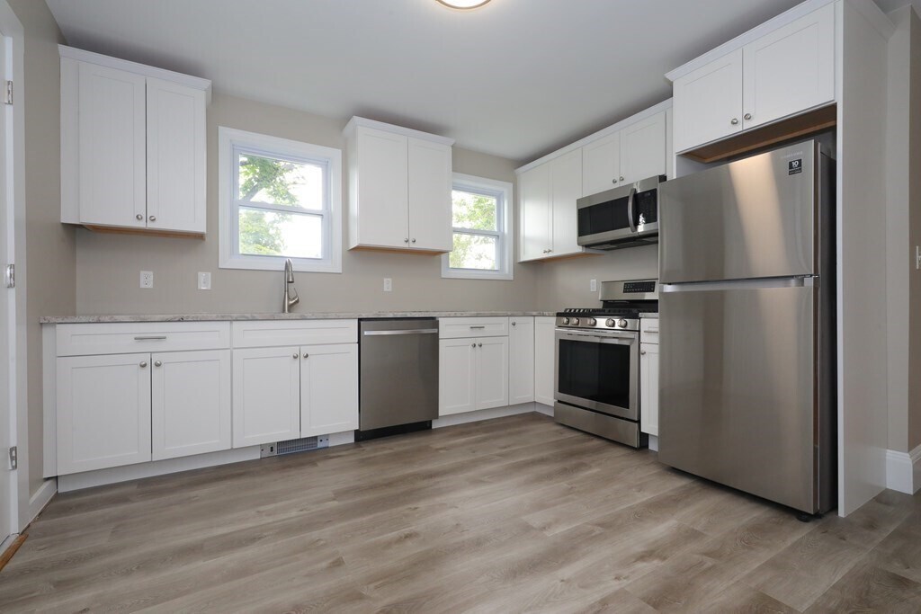 21 Wells Pl in Lynn, MA - Building Photo