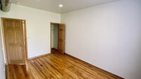 3429 W Hirsch St, Unit 2e in Chicago, IL - Foto de edificio - Building Photo