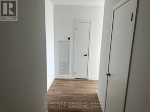 370 Martha St in Burlington, ON - Building Photo - Building Photo