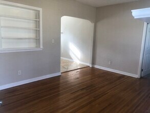 440 38th Ave NE in St. Petersburg, FL - Foto de edificio - Building Photo