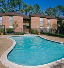 Retreat on Roslyn in Houston, TX - Building Photo - Building Photo