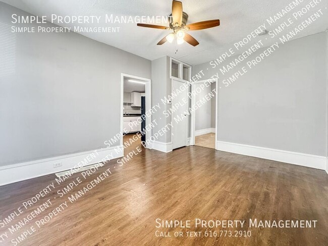 156 Carrier St NE in Grand Rapids, MI - Building Photo - Building Photo