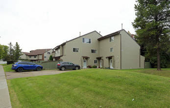 Meadowlark Village Townhomes in Edmonton, AB - Building Photo - Building Photo