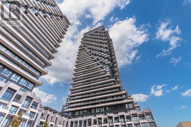 30-530 Inn On The Pk Dr in Toronto, ON - Building Photo - Building Photo