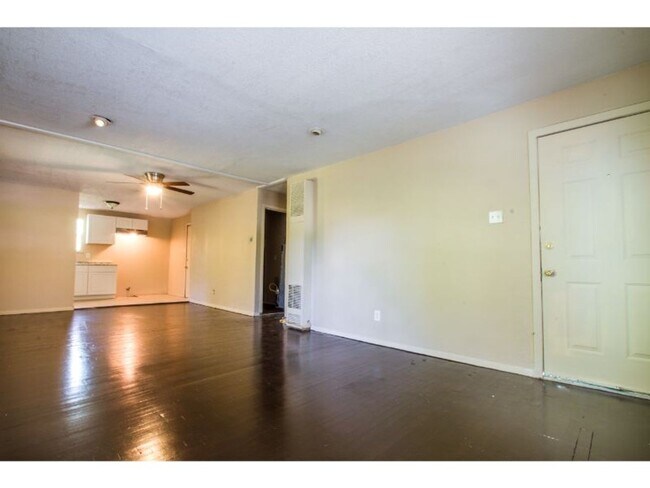 512 S Monumental St in San Antonio, TX - Building Photo - Building Photo