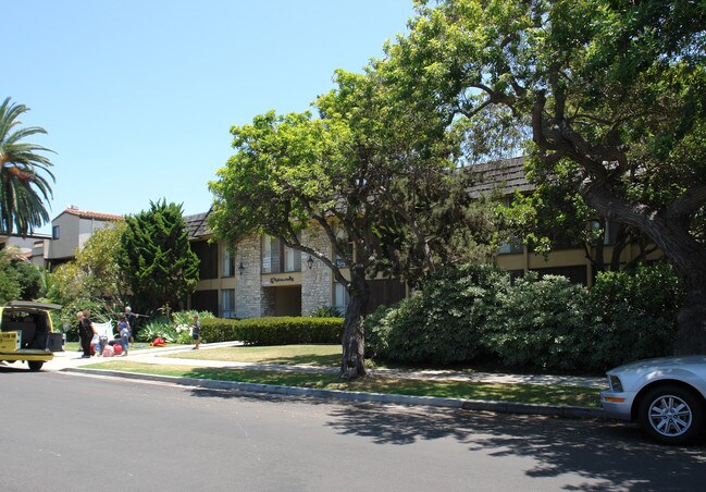 929 E Ave. (The Normandy) in Coronado, CA - Foto de edificio - Building Photo