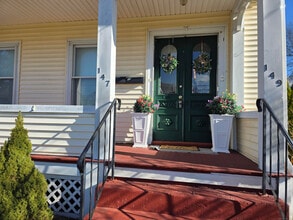 147 Pearl St in Enfield, CT - Building Photo - Building Photo