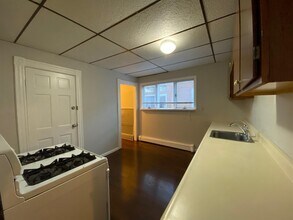 34 Speridakis Ter, Unit 3 in Cambridge, MA - Foto de edificio - Building Photo