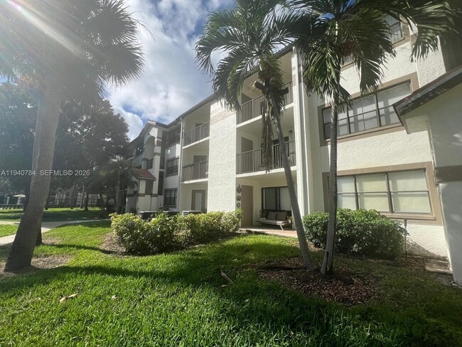 550 S Park Rd in Hollywood, FL - Building Photo - Building Photo