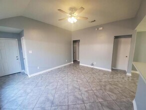 14927 Diamond Way in Baytown, TX - Building Photo - Building Photo