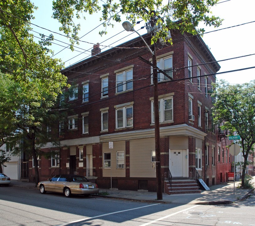 180 Malvern St in Newark, NJ - Foto de edificio